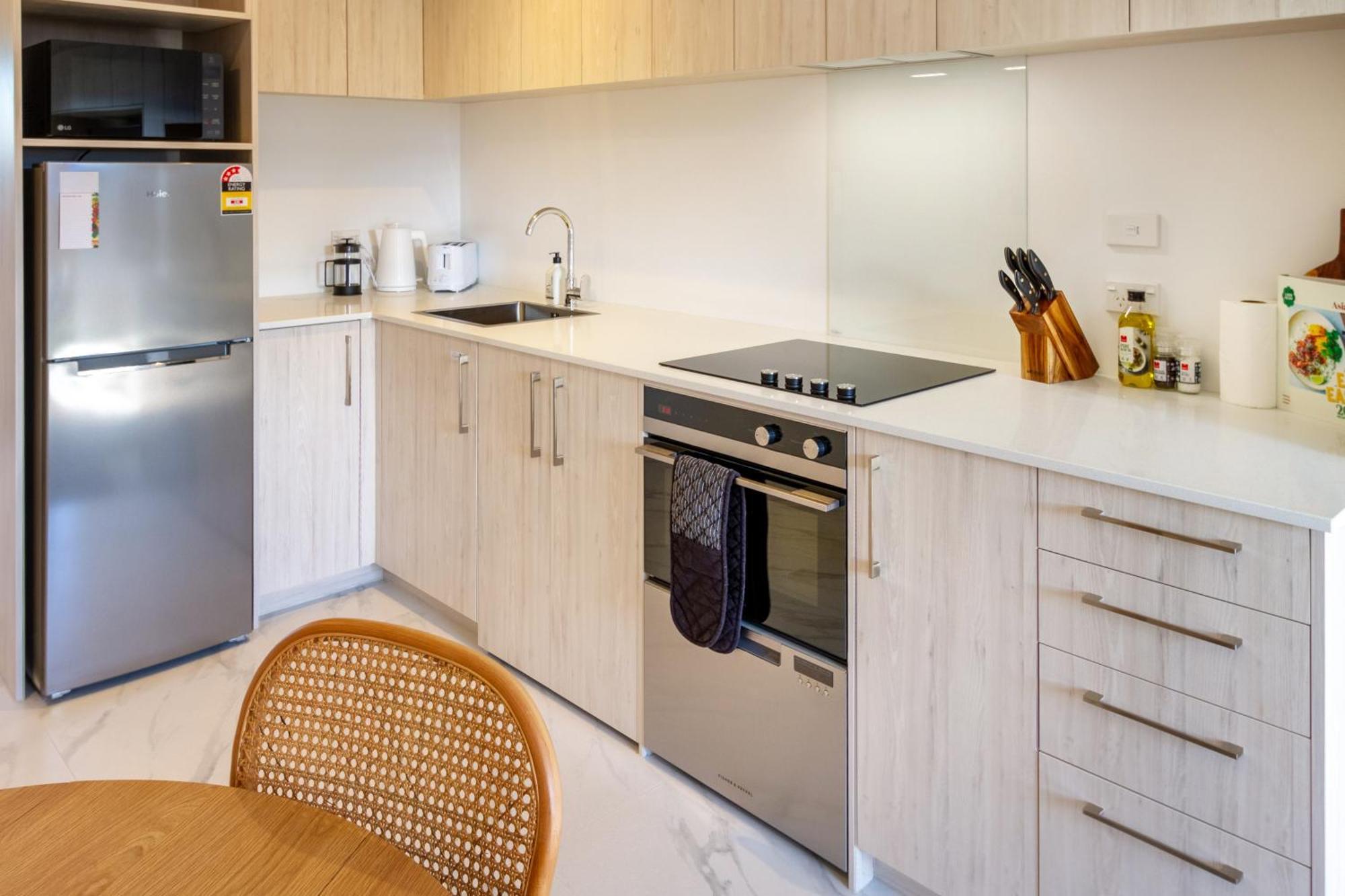 Downtown Delight: Studio At 8 Wilmer With Backyard Christchurch Exteriér fotografie