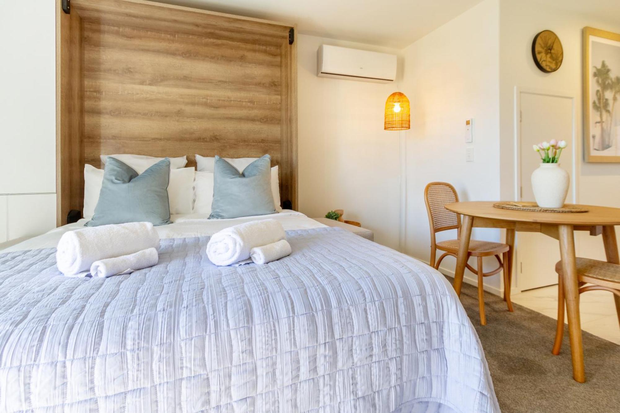 Downtown Delight: Studio At 8 Wilmer With Backyard Christchurch Exteriér fotografie