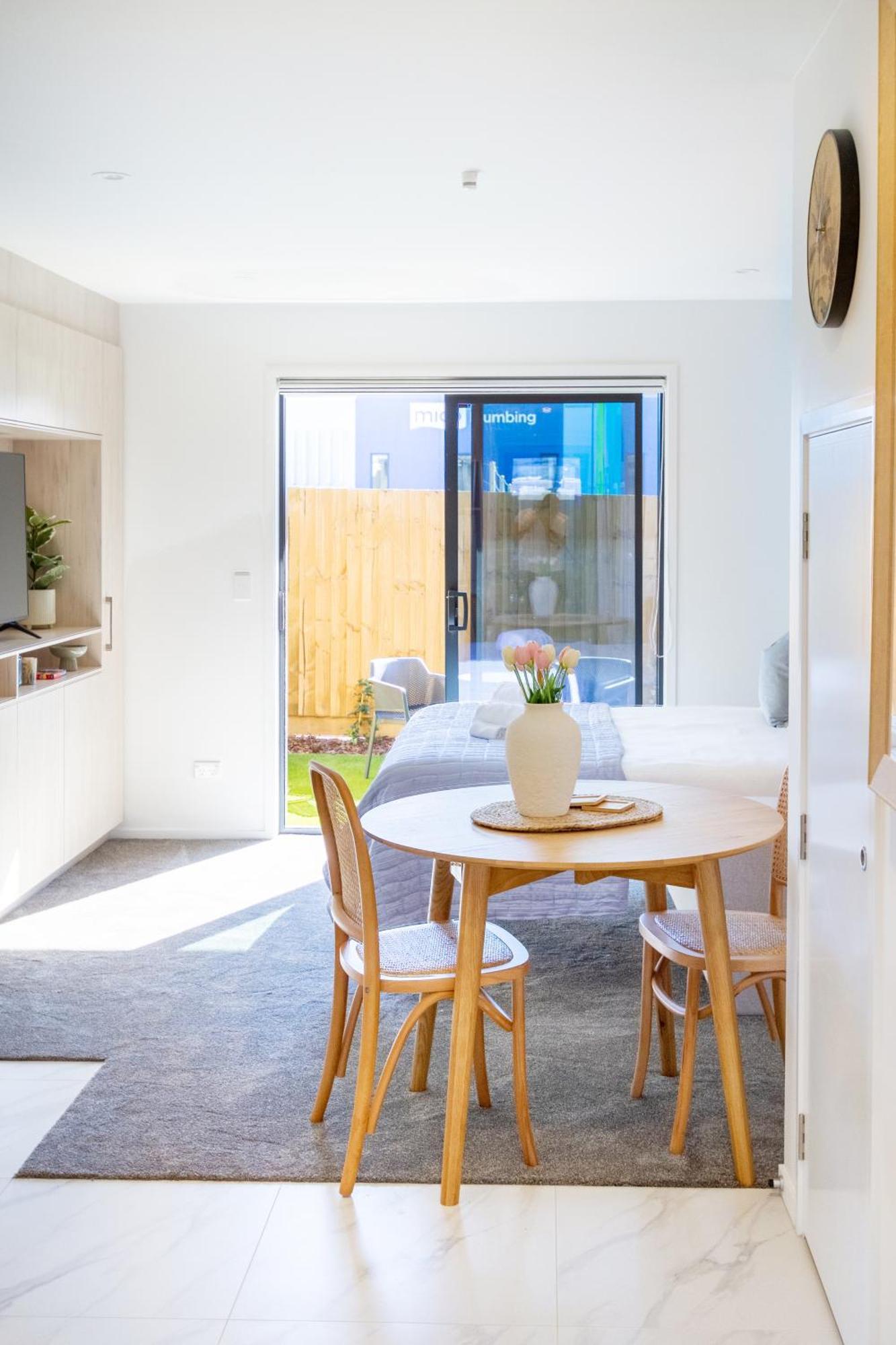 Downtown Delight: Studio At 8 Wilmer With Backyard Christchurch Exteriér fotografie