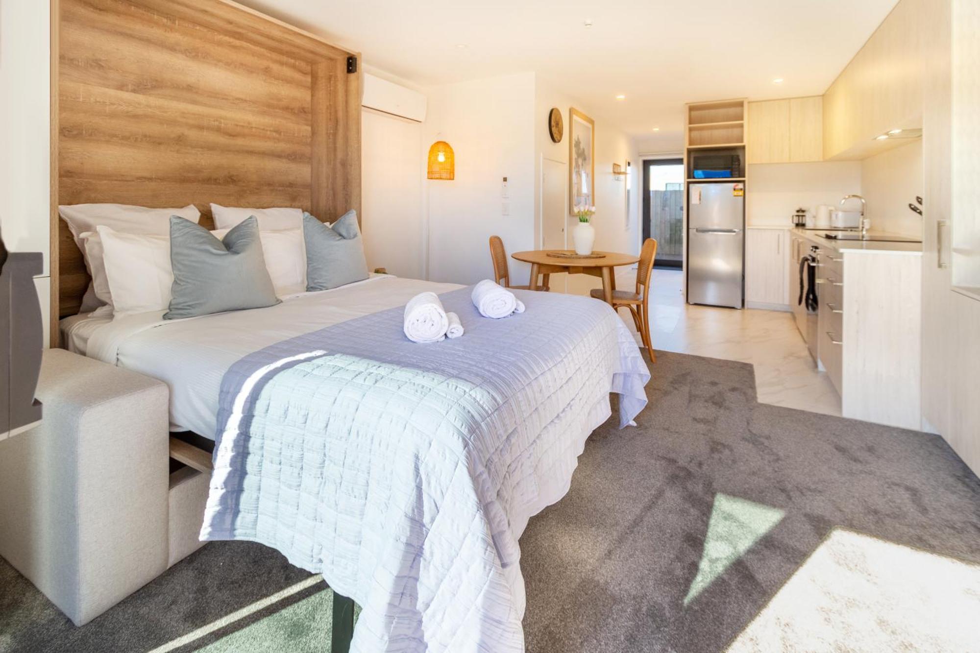 Downtown Delight: Studio At 8 Wilmer With Backyard Christchurch Exteriér fotografie