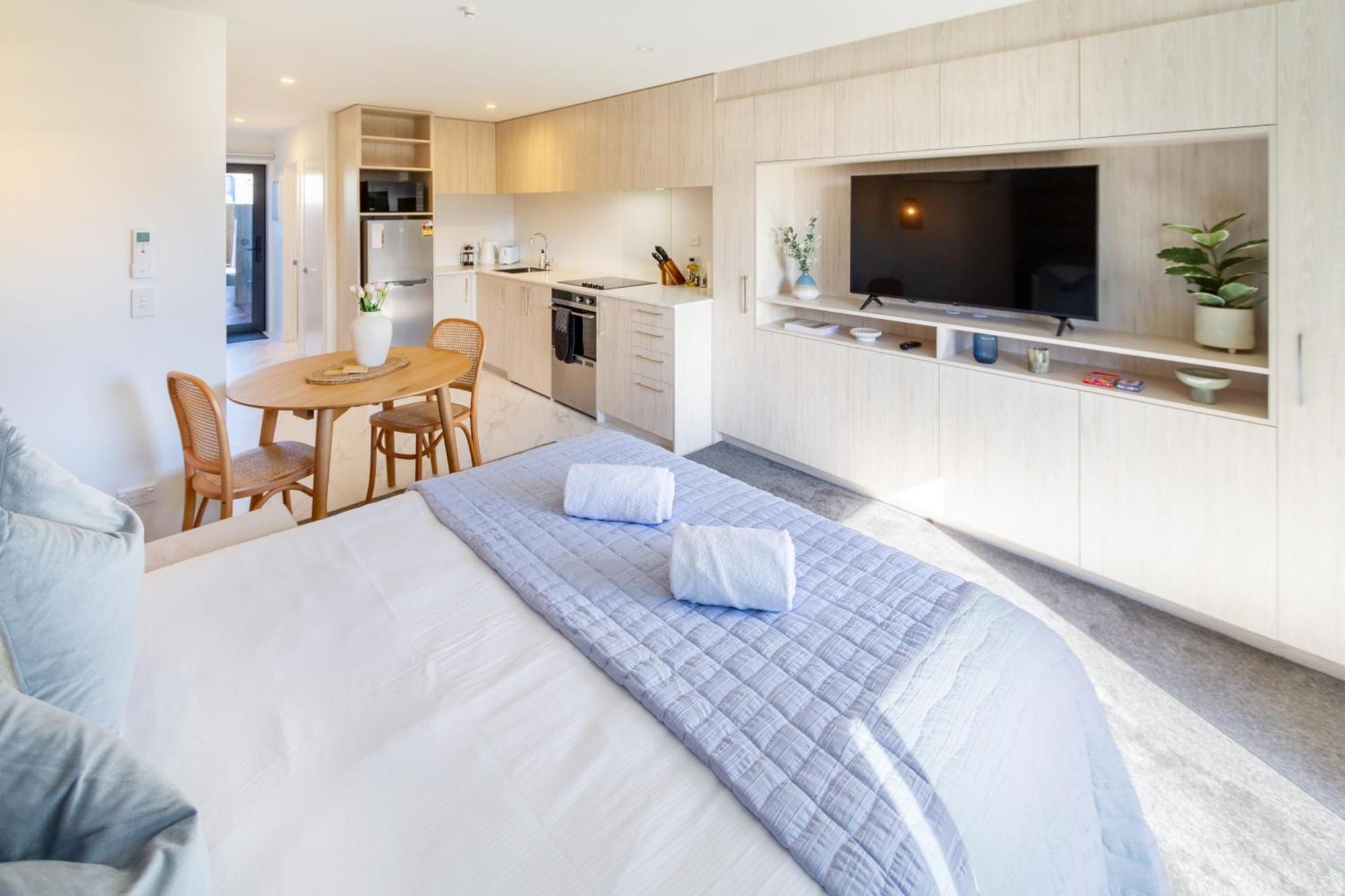 Downtown Delight: Studio At 8 Wilmer With Backyard Christchurch Exteriér fotografie